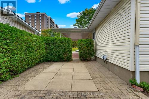 1840 Featherston Drive, Ottawa, ON 