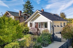 1618 Pinewood Ave Victoria, BC V8S 1K7