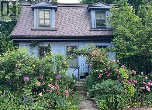 43 BURNET STREET  Oakville, ON L6K 1B6