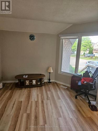 81 BEACONSFIELD AVENUE , Brampton, Ontario L6Y 4S1 4