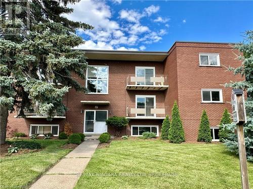 8 - 286 VINE STREET , St. Catharines (Carlton/Bunting), Ontario L2M 4T3 2