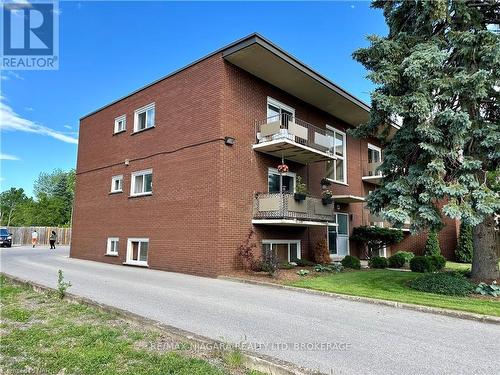 8 - 286 VINE STREET , St. Catharines (Carlton/Bunting), Ontario L2M 4T3 3