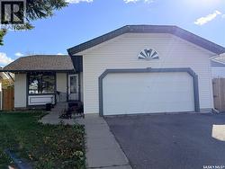 119 Hall CRESCENT  Saskatoon, SK S7L 7G7