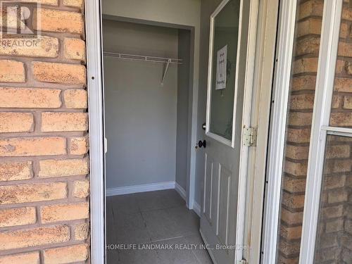 2 - 22 CENTRE STREET , Aurora, Ontario L4G 1J6 3