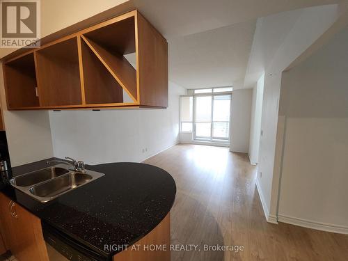 2806 - 4090 LIVING ARTS DRIVE , Mississauga, Ontario L5B 4M8 3