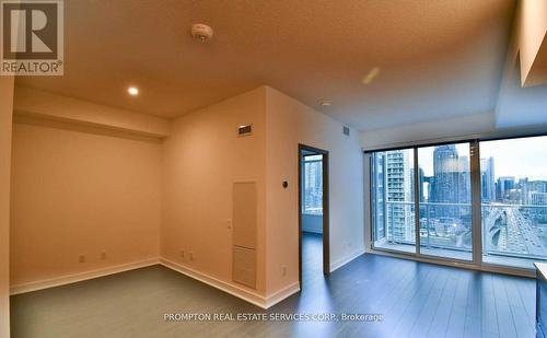 3807 - 19 BATHURST STREET , Toronto, Ontario M5V 0N2 4
