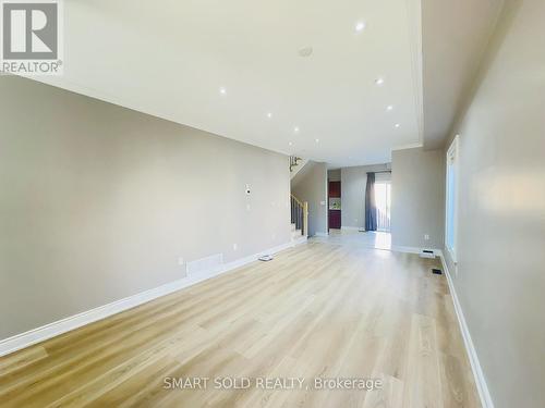 80 GREENSTEM CRESCENT , Hamilton, Ontario L8E 0A8 2