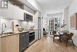 1725 - 70 PRINCESS STREET Toronto, ON M5A 0X6