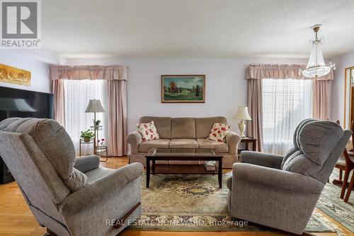 Living room - 6399 Colebrook Crescent, Mississauga, ON 