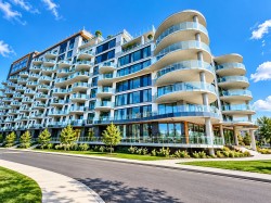 413-32 Ch. du Bord-du-Lac-Lakeshore  Pointe-Claire, QC H9S 0B9