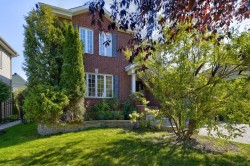 195 Rue Guillaume-Barrette  La Prairie, QC J5R 6L7