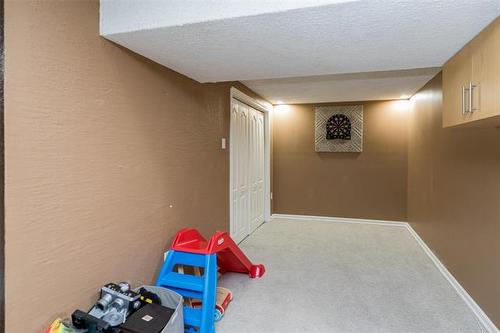 71 Rougeau Ave, Winnipeg, MB 