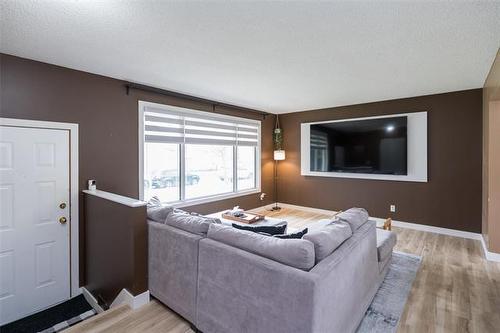 71 Rougeau Ave, Winnipeg, MB 