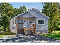 43 Eatman AVE  Fredericton, NB E3A 3V7