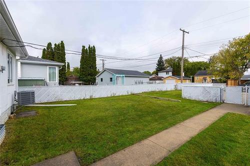557 St Anthony Ave, Winnipeg, MB 