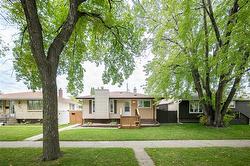 552 Ravelston AVE  Winnipeg, MB R2C 1W7