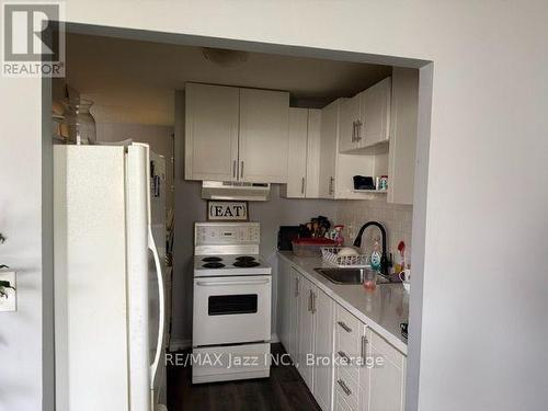 2 - 43 WAYNE AVENUE , Oshawa (Centennial), Ontario L1G 3P8 2