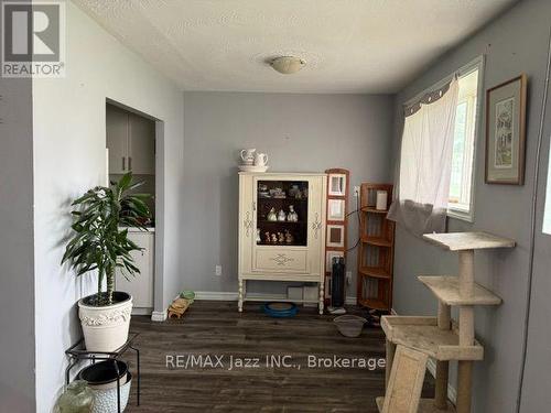 2 - 43 WAYNE AVENUE , Oshawa (Centennial), Ontario L1G 3P8 3
