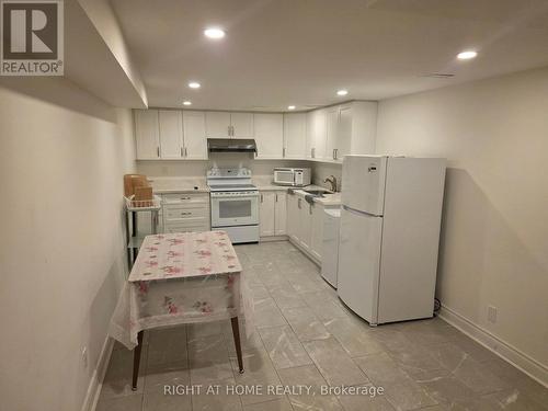 LOWER - 131 THICKETWOOD DRIVE , Toronto, Ontario M1J 2A2 3