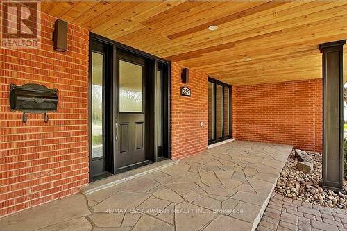 239 GUELPH LINE , Burlington, Ontario L7R 3K6 2