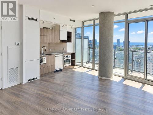 2202 - 125 PETER STREET , Toronto, Ontario M5V 2G9 3