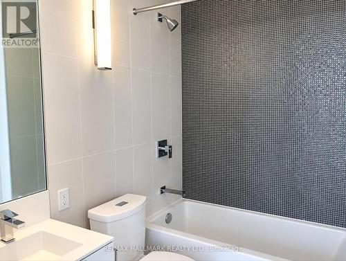 2202 - 125 PETER STREET , Toronto, Ontario M5V 2G9 5