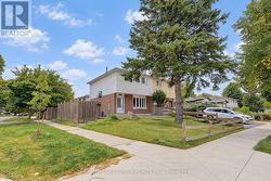 258 HOLLYBERRY TRAIL  Toronto, ON M2H 2P4