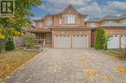 18 HARTWELL GATE  Brampton, ON L6R 2V3