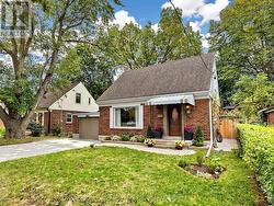 5 AMBLESIDE AVENUE Toronto, ON M8Z 2H5