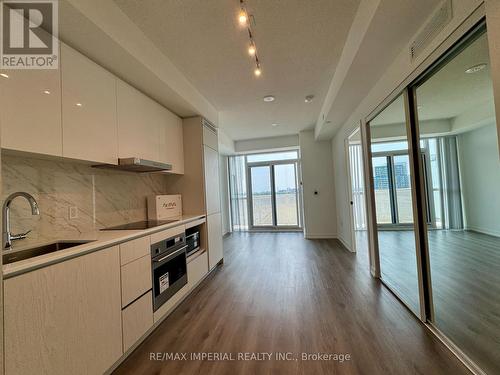 811 - 28 INTERCHANGE WAY , Vaughan, Ontario L4K 0P8 4