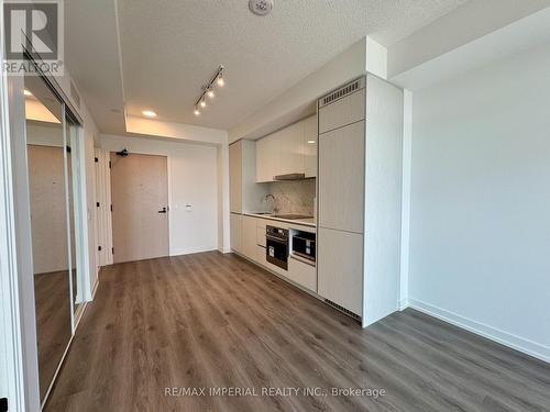 811 - 28 INTERCHANGE WAY , Vaughan, Ontario L4K 0P8 5