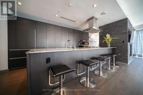 2109 - 180 UNIVERSITY AVENUE , Toronto, Ontario M5H 0A2 3