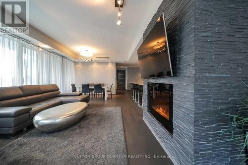 2109 - 180 UNIVERSITY AVENUE , Toronto, Ontario M5H 0A2 5