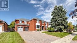 22 ARDWOLD GATE Richmond Hill, ON L4B 2K2