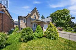 5 JOHN HARVEY STREET  Uxbridge, ON L9P 1C3