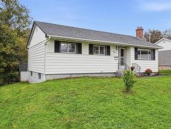 47 Weyburn Road  Woodlawn, NS B2W 1R7