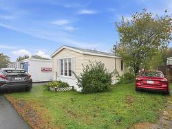 32 Earleton Avenue  Dartmouth, NS B2Y 2A7