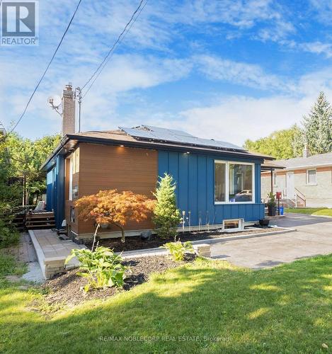 100 ROCKPORT CRESCENT  Richmond Hill, ON L4C 2L8