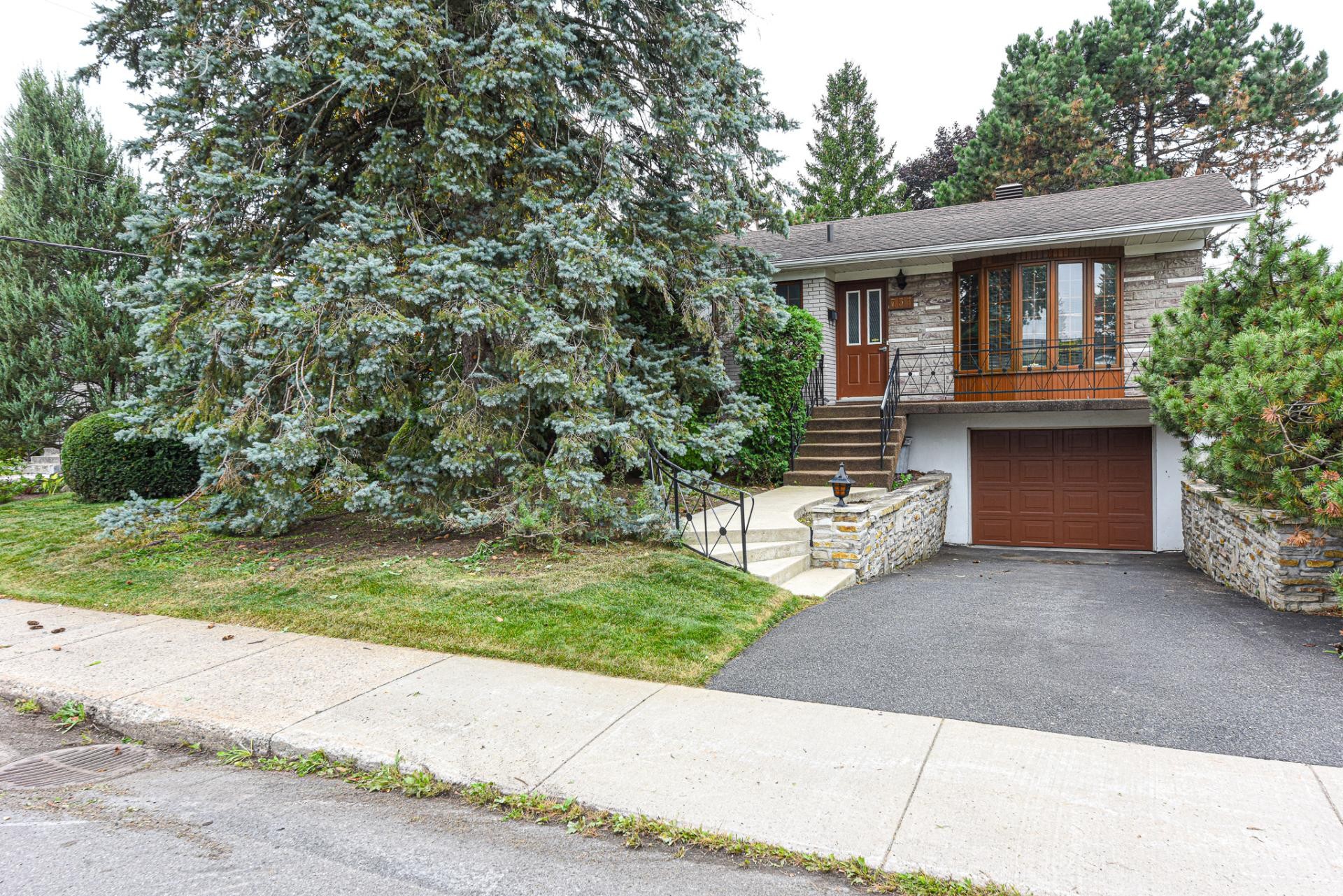 757 Boul Wilson — photo 1