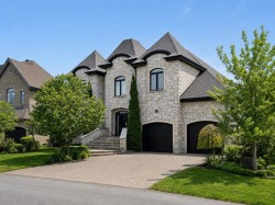 3635 Av. Cerisiers  Brossard, QC J4Z 3S8