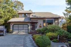 504 Langvista Dr Langford, BC V9B 5N3