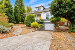 1215 Queens Ave Victoria, BC V8T 1N1