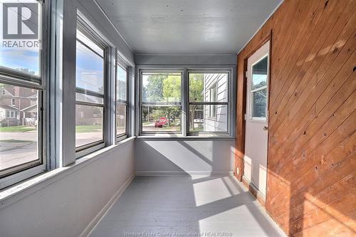 2640 WHELPTON , Windsor, Ontario N8Y 1V6 2