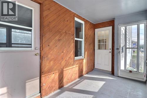 2640 WHELPTON , Windsor, Ontario N8Y 1V6 3