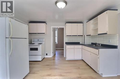 2640 WHELPTON , Windsor, Ontario N8Y 1V6 5
