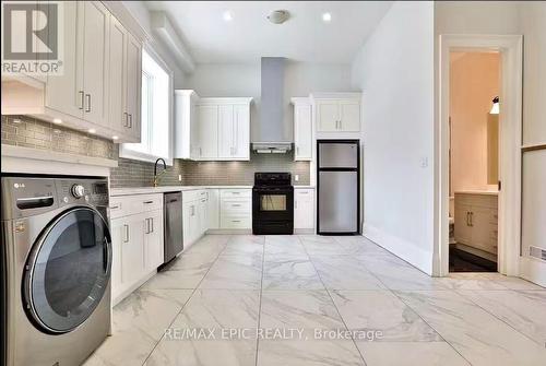 36 SUSSEX AVENUE , Richmond Hill, Ontario L4C 2E6 4