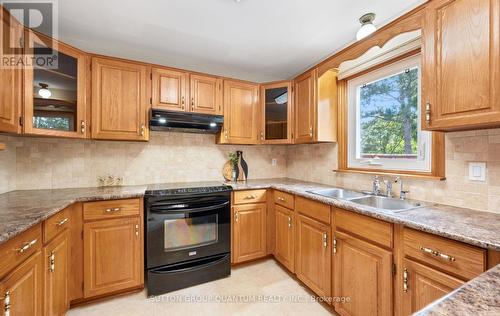 1896 Stoneybrook Court, Mississauga, ON 