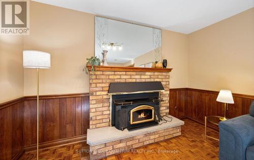 1896 Stoneybrook Court, Mississauga, ON 