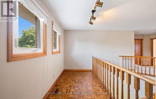1896 Stoneybrook Court, Mississauga, ON 