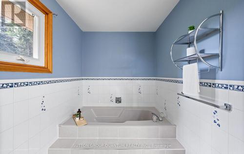 1896 Stoneybrook Court, Mississauga, ON 